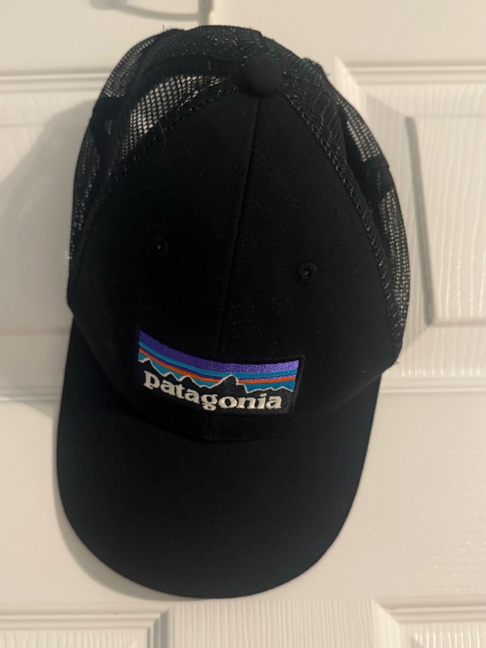 Patagonia Black P-6 Logo Trucker Hat Mesh Snapback Cap One Size